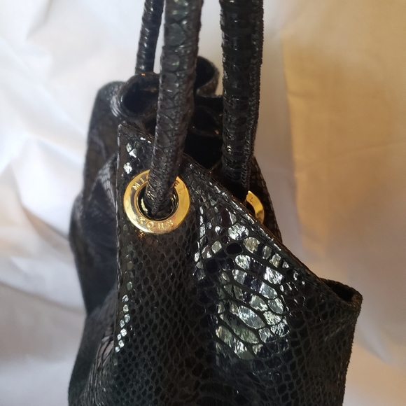 Michael Kors Black Snake Skin Hobo Large like new - Picture 6 of 10